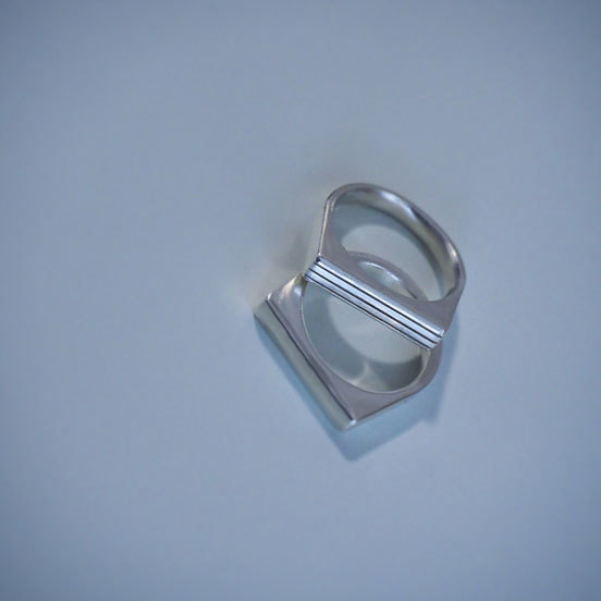 Parallel lines ring